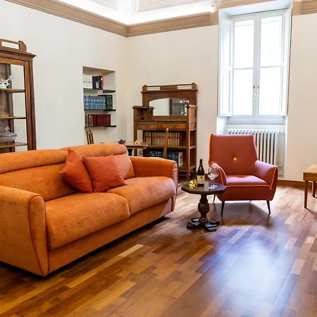 Palazzo Crescimbeni *