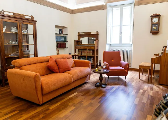 Palazzo Crescimbeni *