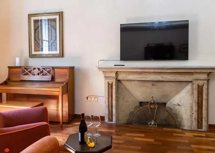 Palazzo Crescimbeni * Bevagna